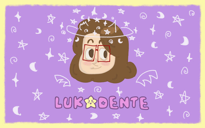 Frente, com borda amarela, fundo roxo, meu rosto, Lukadente escrito em baixo, e rabiscos de estrelas, luas e espirais.